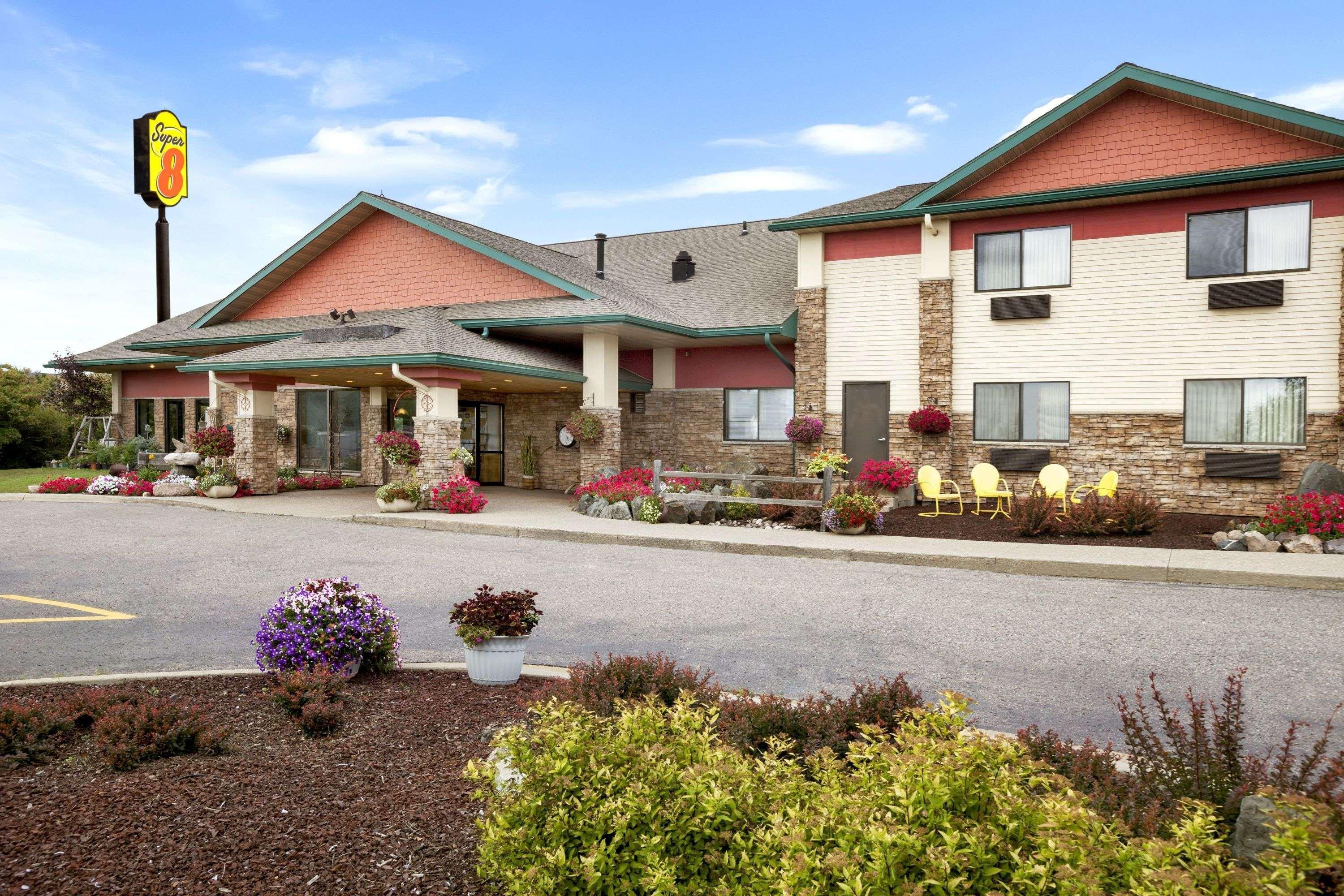 Super 8 by Wyndham Eveleth Motel Eksteriør billede