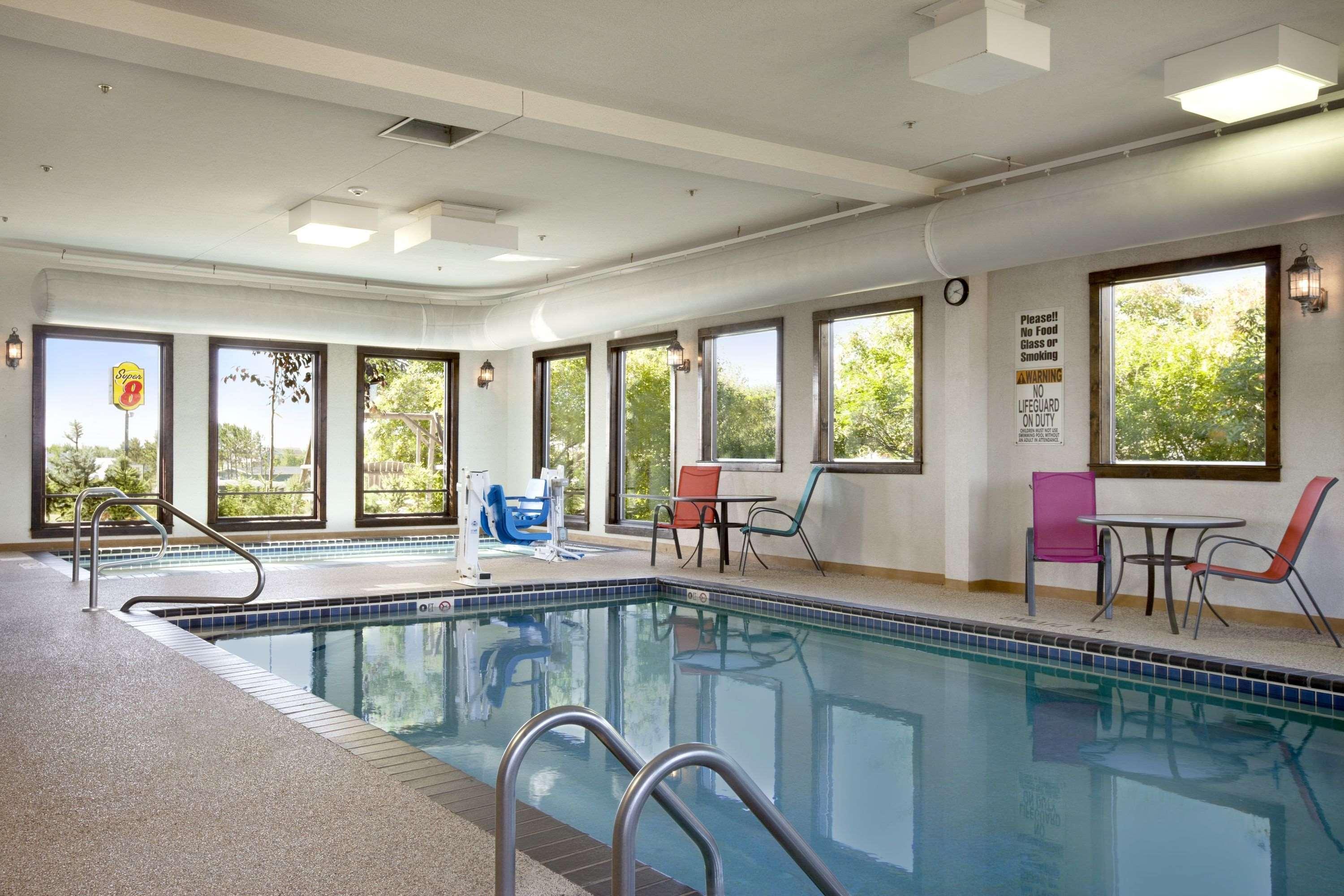 Super 8 by Wyndham Eveleth Motel Eksteriør billede